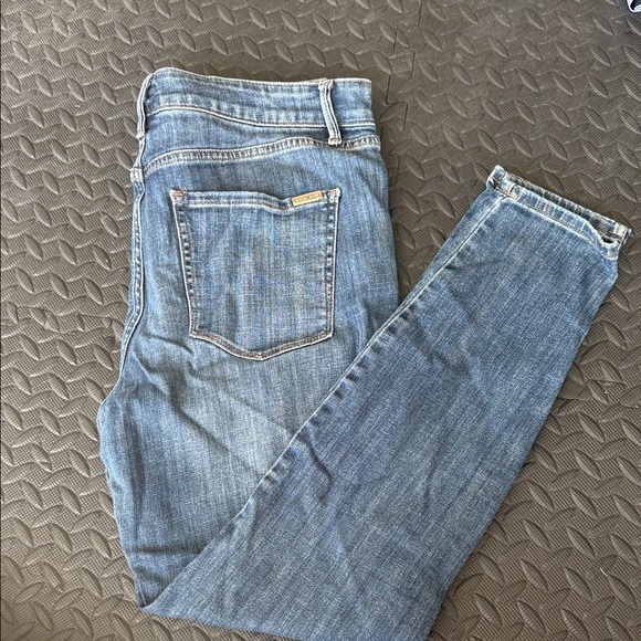 White House Black Market Denim - White House Black Market Women’s Skinny Jeans - Medium Blue Wash - Extra High Ri